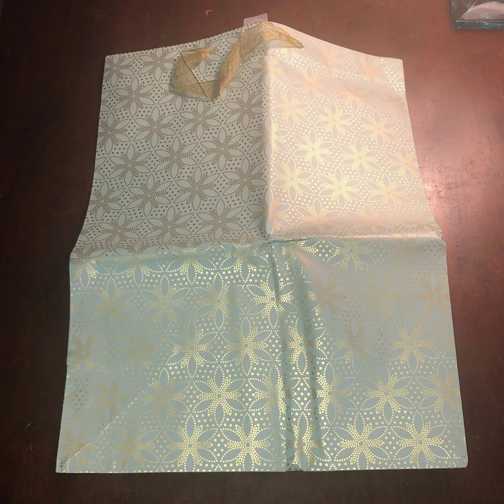 🤍 Hallmark Gold and Mint Floral Gift Bag